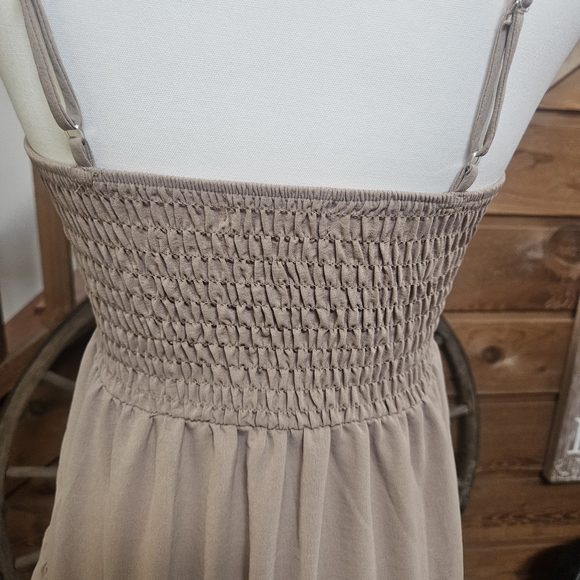 Popular 21 Tiered Midi Dress - Picture 6 of 8